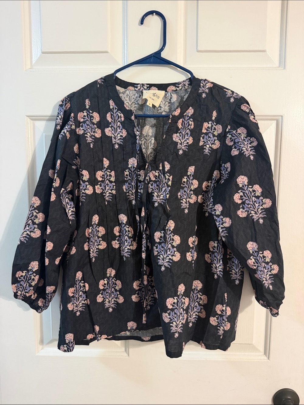 Umgee Women's Black Floral Tie-Front Blouse size small
